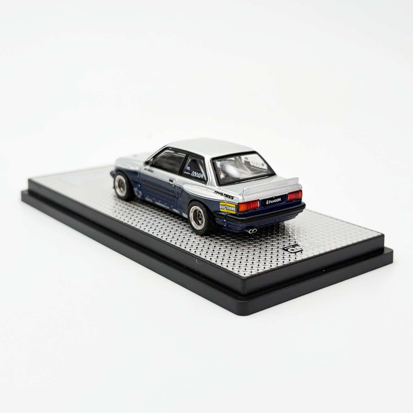INNO64 1:64 Pandem BMW E30 M3 Rocket Bunny Silver/Blue