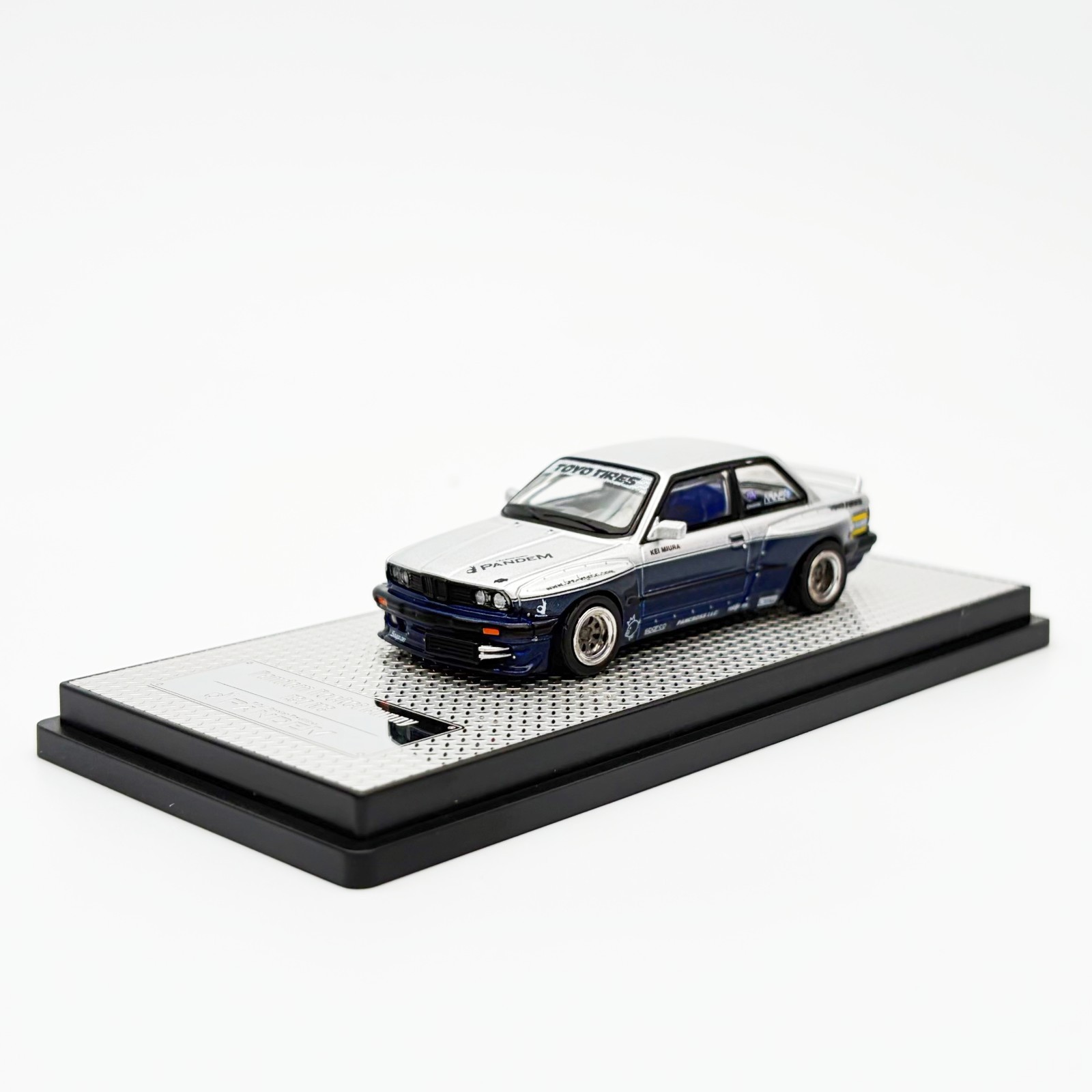 INNO64 1:64 Pandem BMW E30 M3 Rocket Bunny Silver/Blue