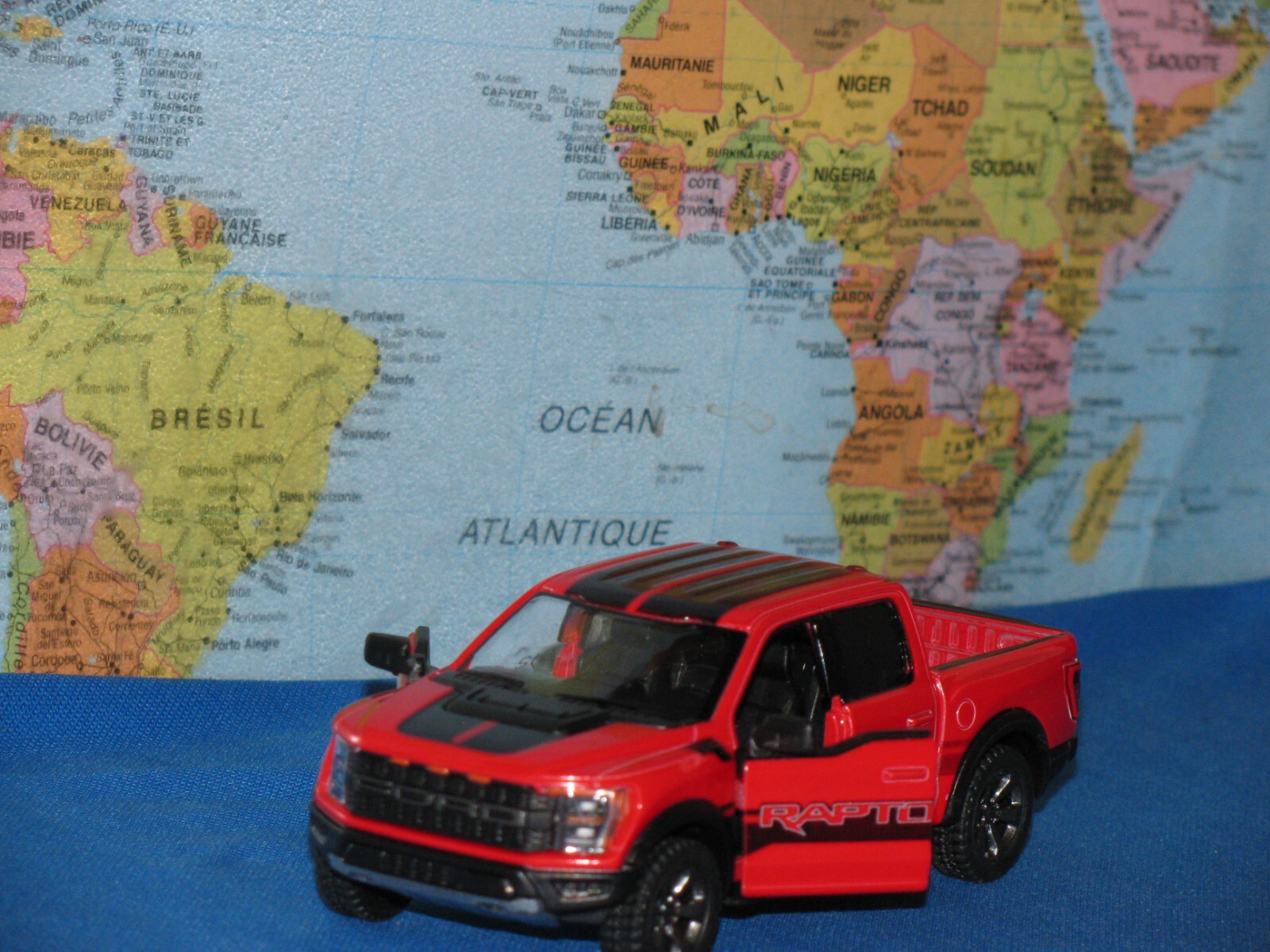 1/46 KINSMART 2022 FORD F-150 RAPTOR RED KT5436 ***BRAND NEW & RARE***