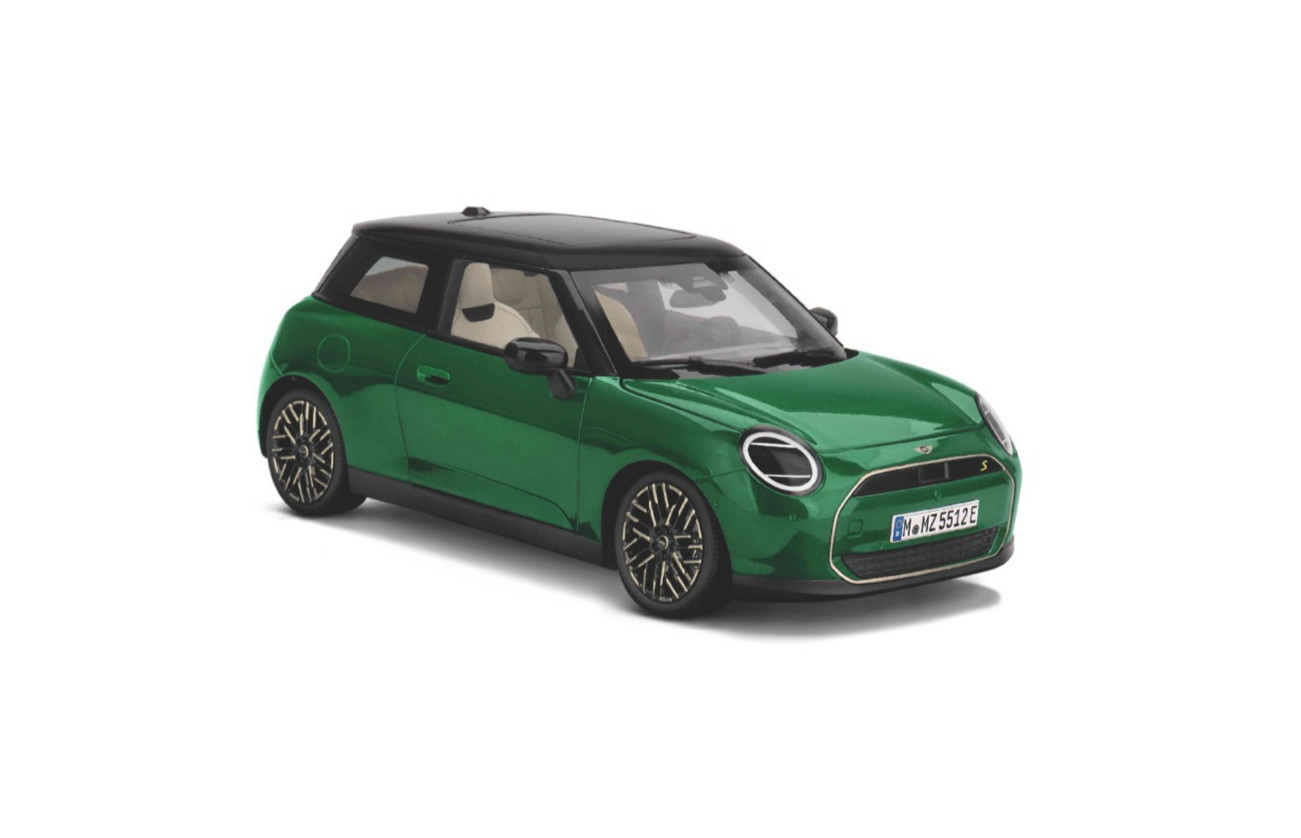 NEW MINI 1:18 DIECAST MODEL – MINI COOPER SE IN BRITISH RACING GREEN 80435B5CFC1