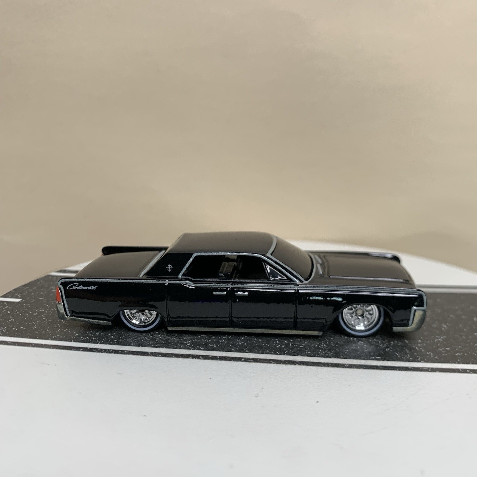 Hot Wheels Premium Pop Culture The Matrix 1964 Lincoln Continental Black 1:64 NM