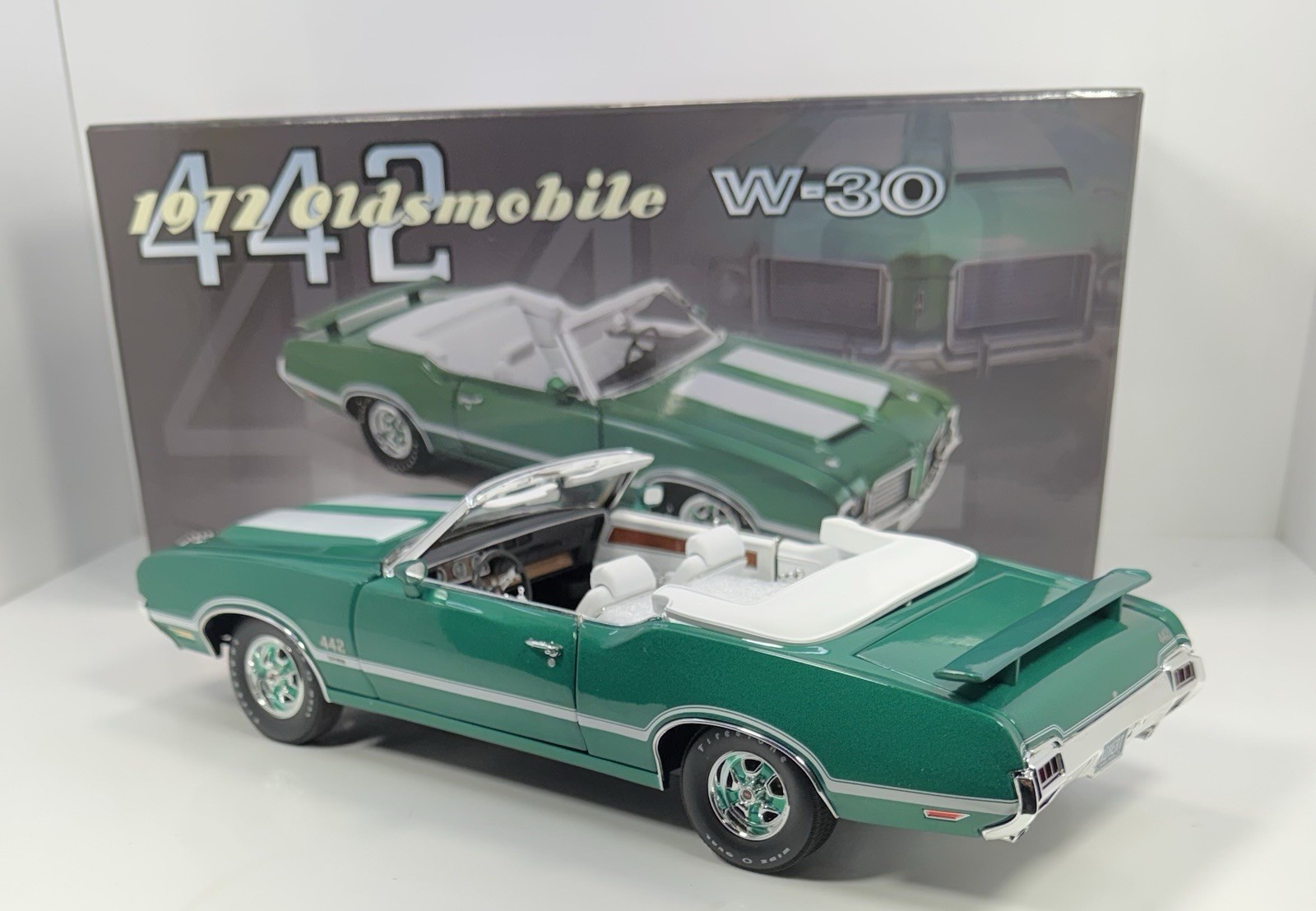 ACME 1/18 Scale 1972 OLDSMOBILE 442 W-30 “Incredible Color” 552 MADE