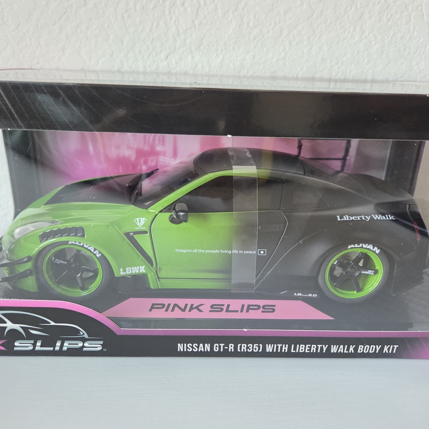 Jada Toys Pink Slips Nissan GT-R R35 with Liberty Walk body kit 1/18 Scale