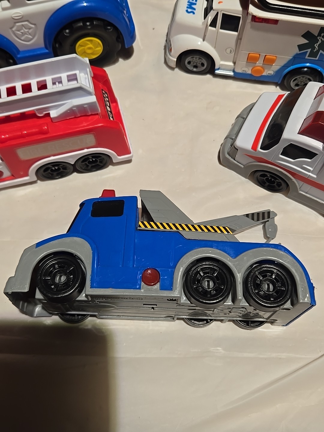 7 Emergency! Vehicle Lot Sight & Sound Toys