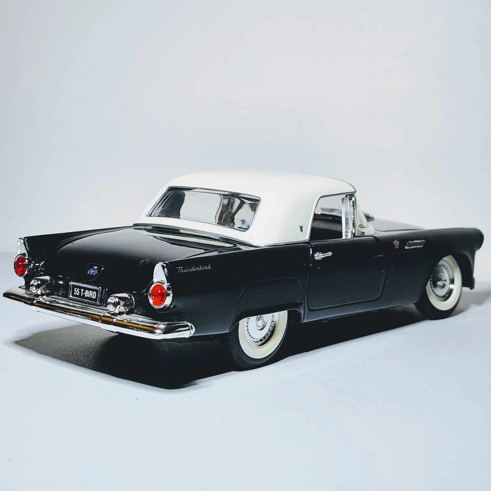 Road Signature 1955 Thunderbird Black w/ Removable Top 1:18 Diecast – Broken