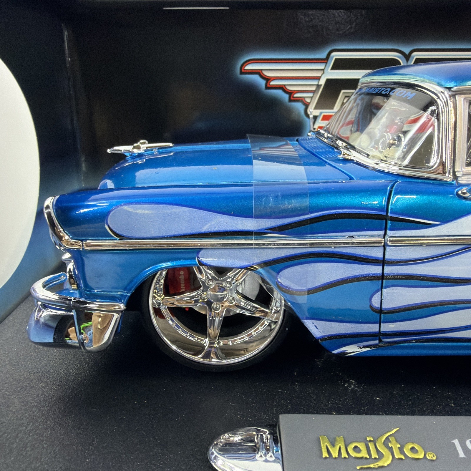 1/18 Scale Maisto Pro Rodz 1955 Chevrolet Nomad Blue With Blue Roof And Flames.