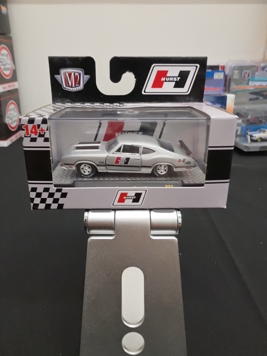 M2 Machines 1970 Oldsmobile Cutlass 442 W 30 Hurst R83 24-64 New Release