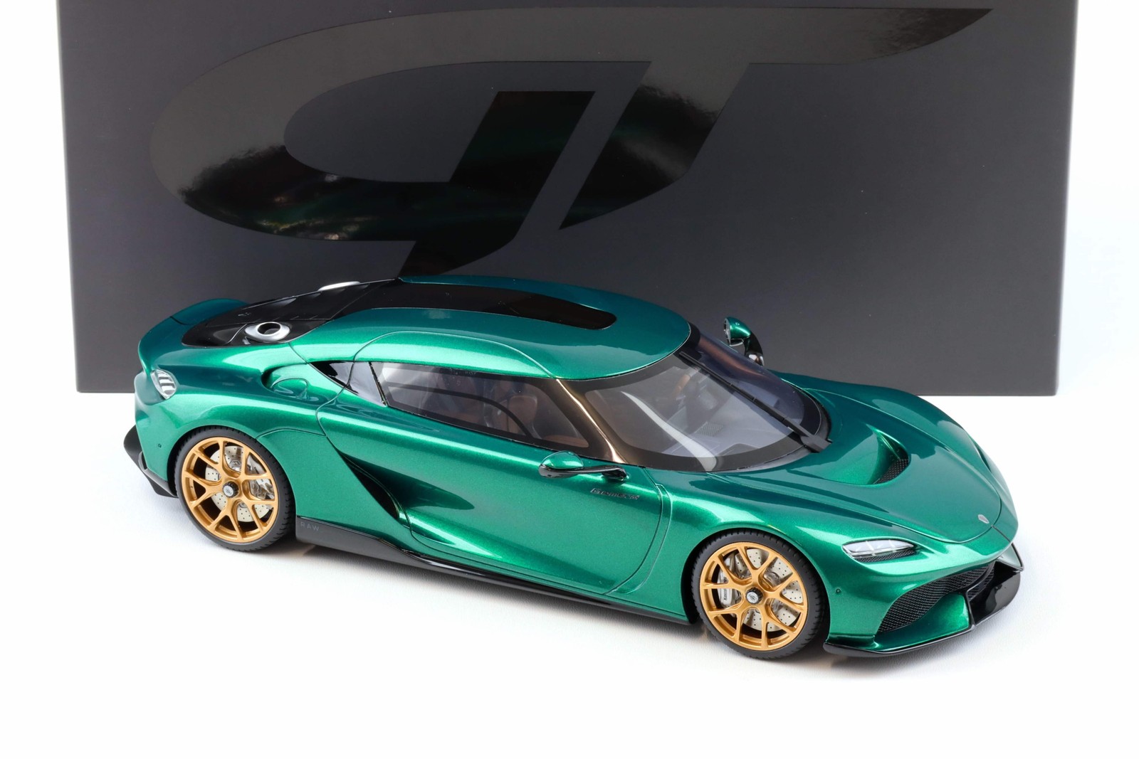GT Spirit 2024 Koenigsegg Gemera Racing Green w/ Gold Wheels 1:18 GT888