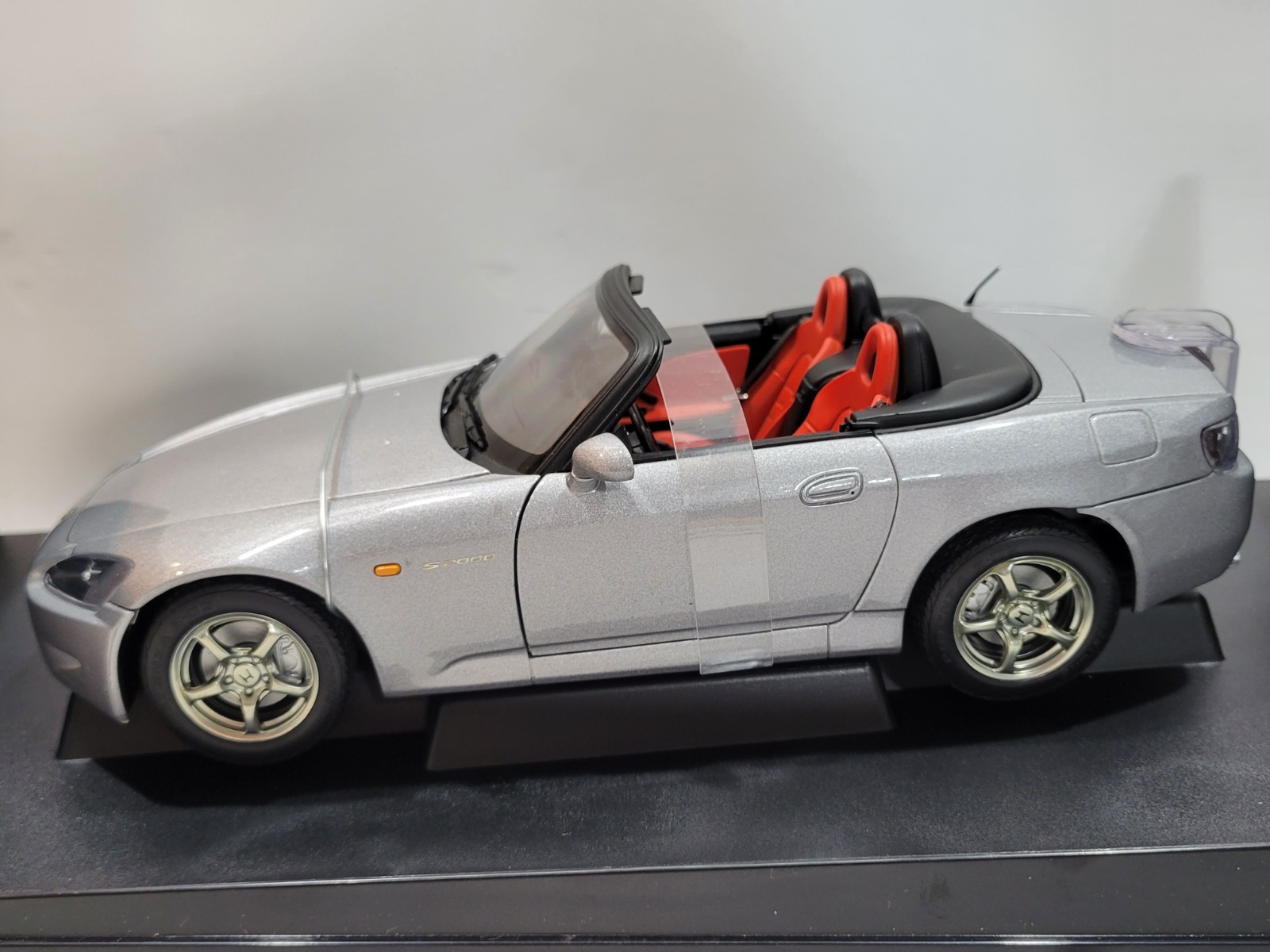 NEW AUTOart 1/18 HONDA S2000 LH DRIVE SILVER RARE AMERICAN VERSION MINT AP1