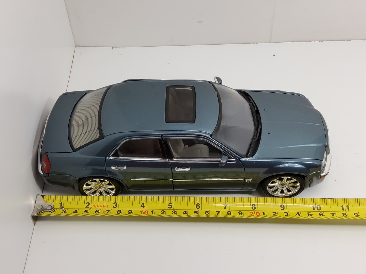 MOTORMAX 05 CHRYSLER 300C HEMI 1:18 DIECAST CAR American Graffitti No Box Dusty
