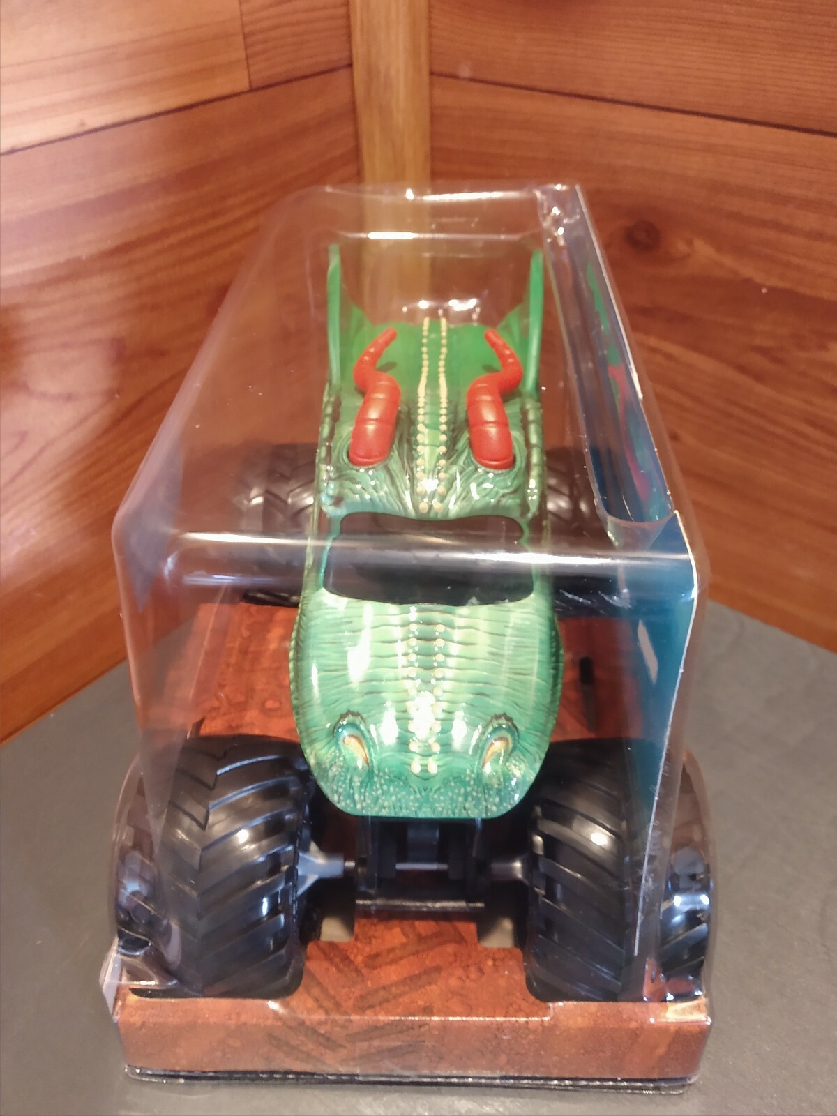 NIB MONSTER JAM 2020 “DRAGON” TRUE METAL™ 1/24 DIE-CAST BY SPINMASTER