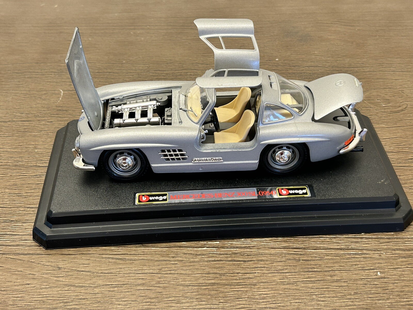 Burago Mercedes Benz 300SL 1954 1/24 Scale Gull Wing Diecast With Stand