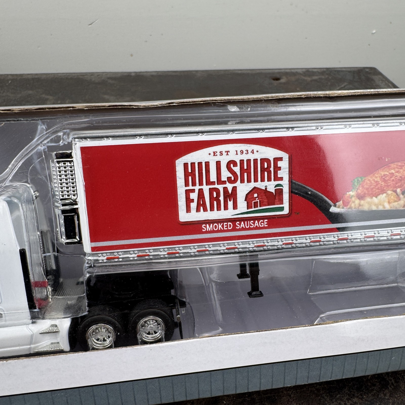 SpecCast Hillshire Farm / Tyson KENWORTH T660 & Tanker Trailer 1:64 #37089