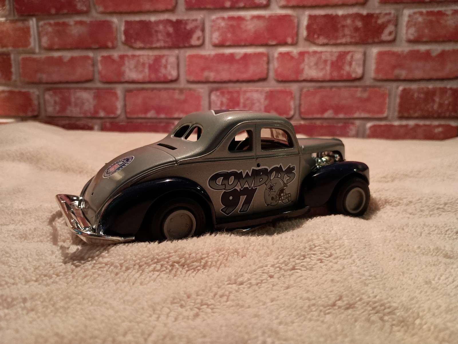 1940 Ford Modified Coupe Die Cast Model Dallas Cowboys 97 (NFL Licensed)