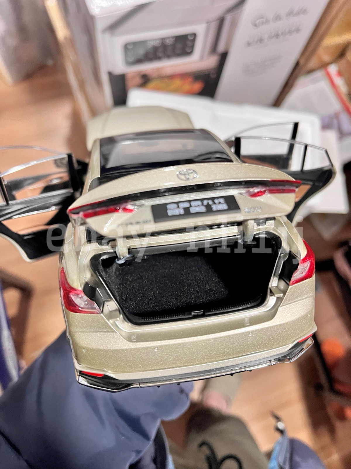1:18 Scale 2025~2026 Toyota Camry XSE Bronze Gold Diecast Model Car