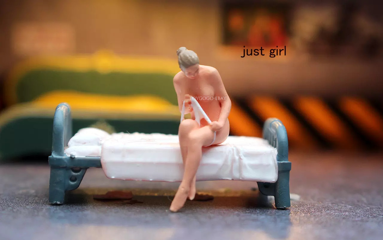 3D Print 1/64 sexy lovely girls bath fit 1:64 car STREET stand