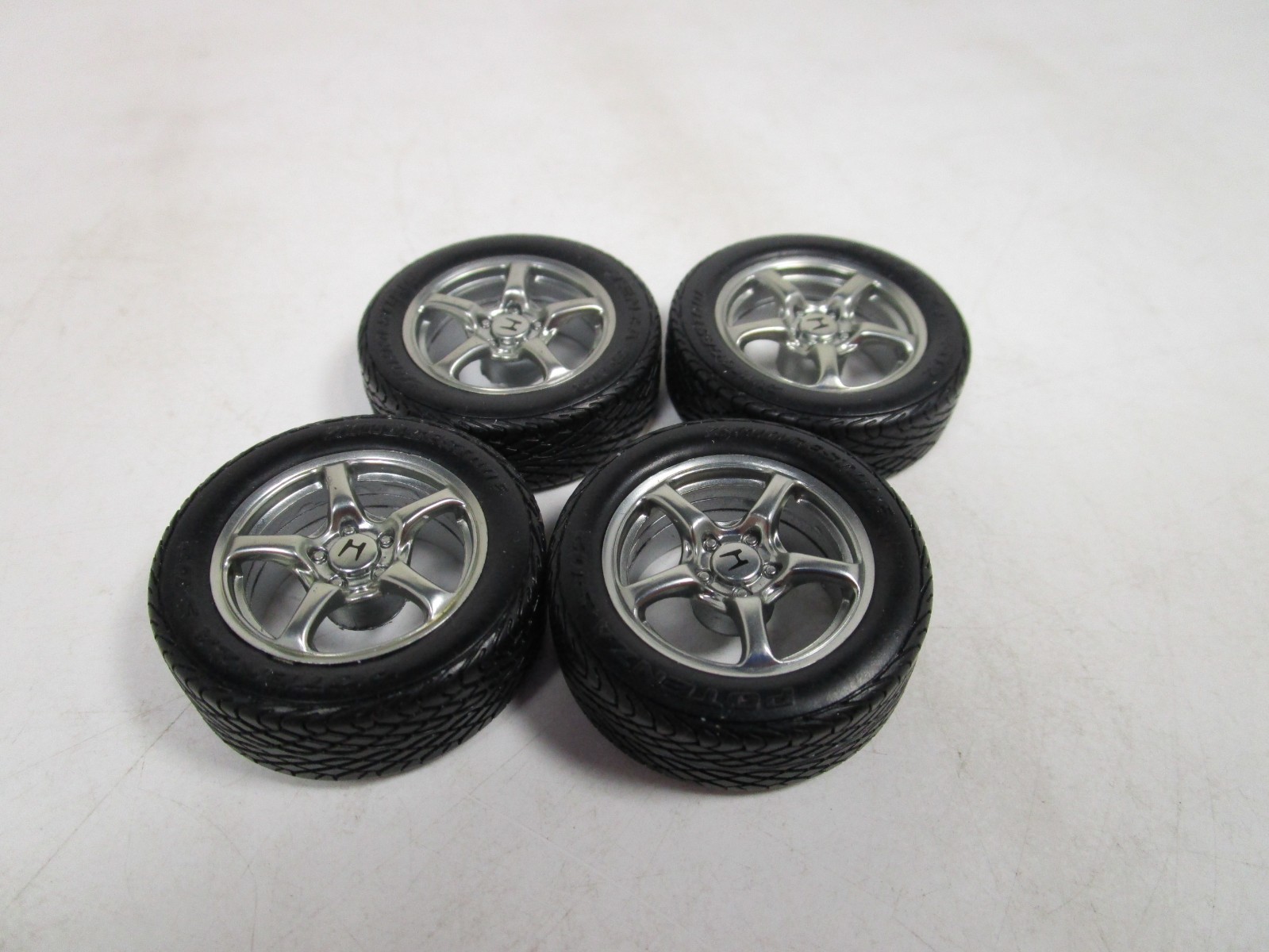 AUTOART 1/18 PERFORMANCE HONDA S2000 WHEEL AND TIRE SET *PERFECT* NO CAR