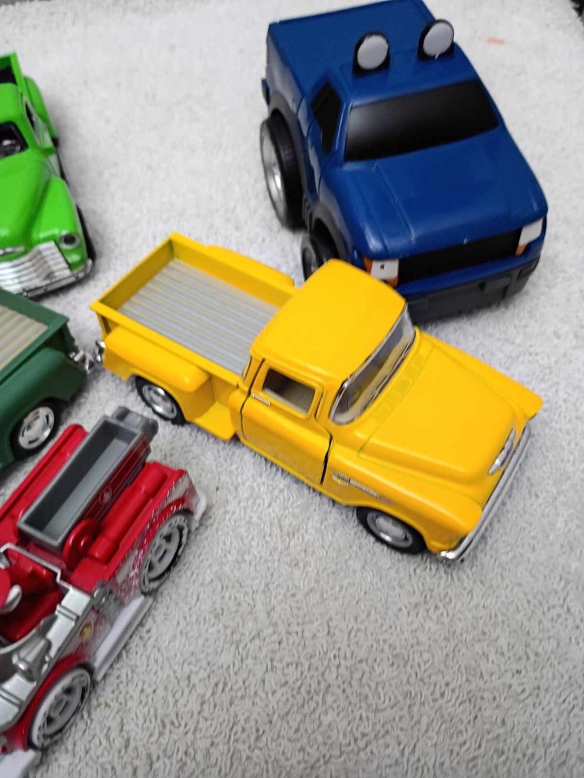 Bag Of Cars And Trucks. Trucks Are 1/32 Die Cast. 55″S And A 53. Others Plastic