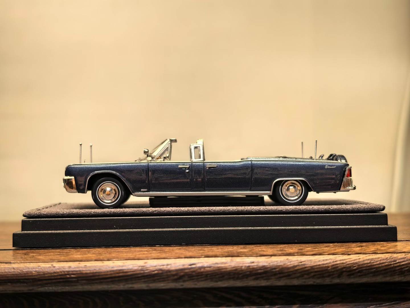 GOC 1/64 Lincoln Continental X100 HEC Beijing Exclusive Kennedy Car Chase Chance