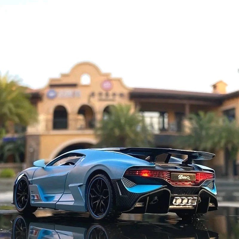 1:32 Bugatti Divo Alloy Diecast Car Model – Sound Light Pull-Back Toy Gift