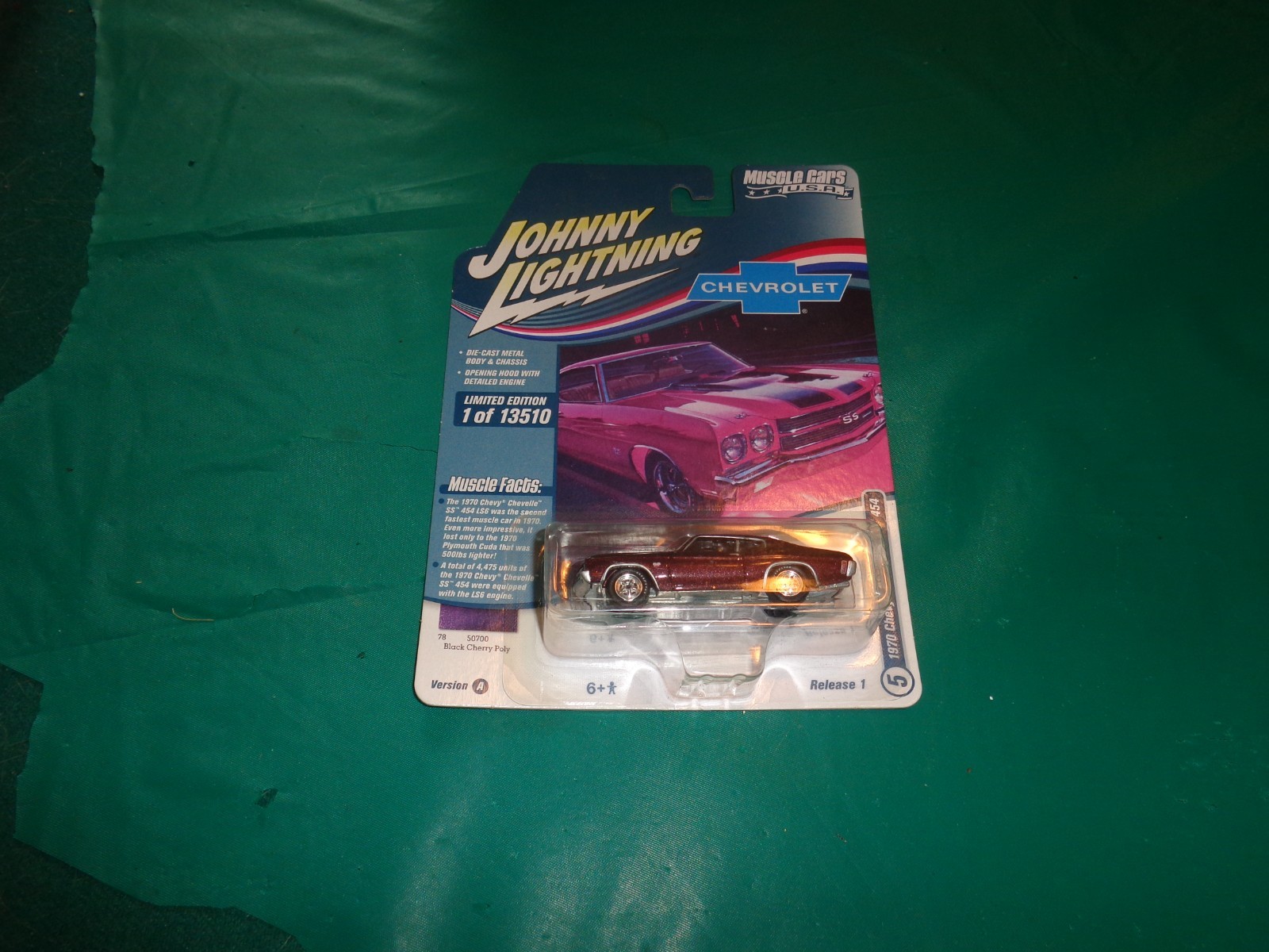 Johnny Lightning Muscle Cars USA Black Cherry 1970 Chevy Chevelle SS 454 #5 1:64