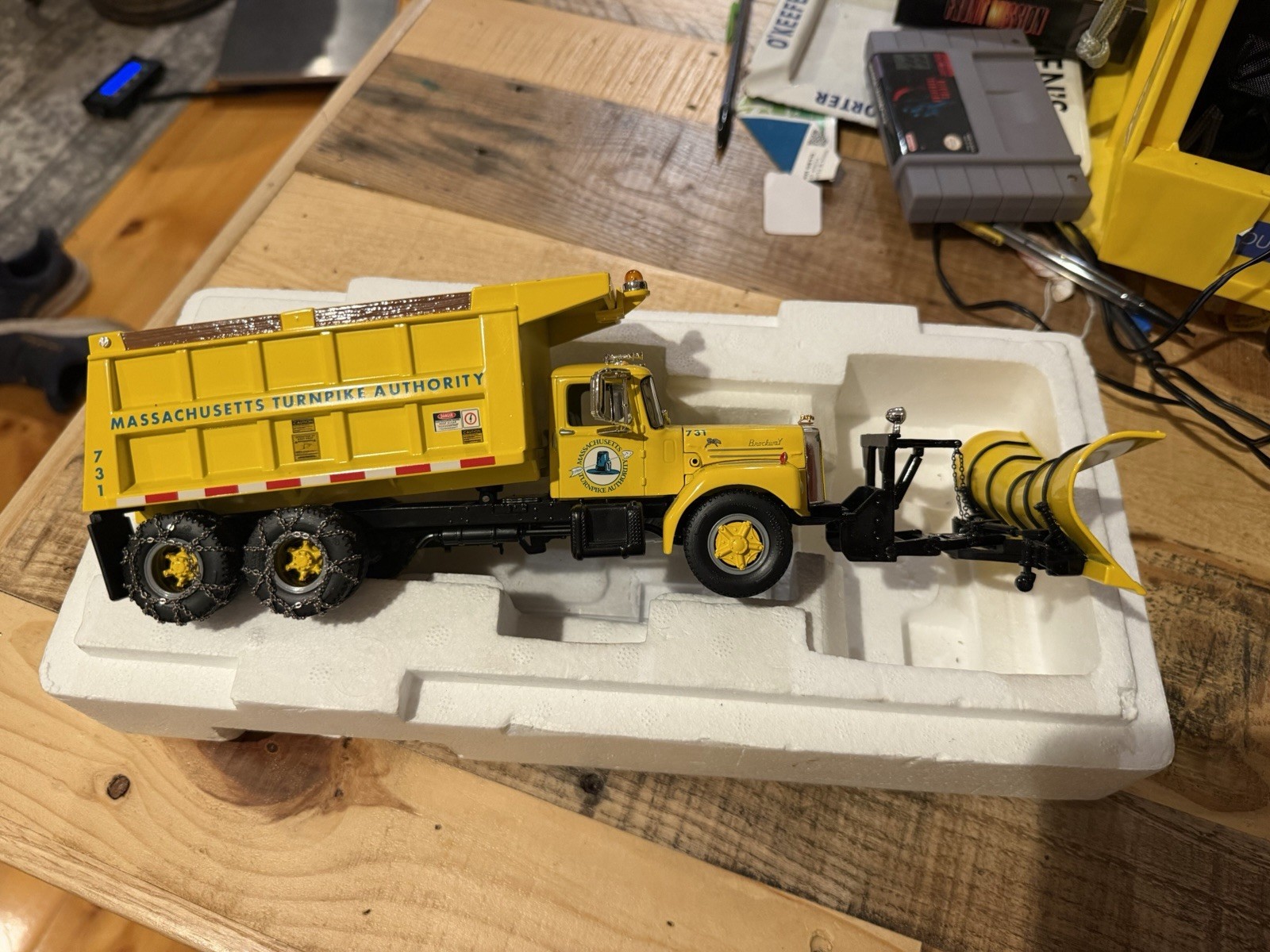 First Gear – Mack Dump – 1/34th Scale – Mass Pike Plow Truck – Rare Arrow Hat