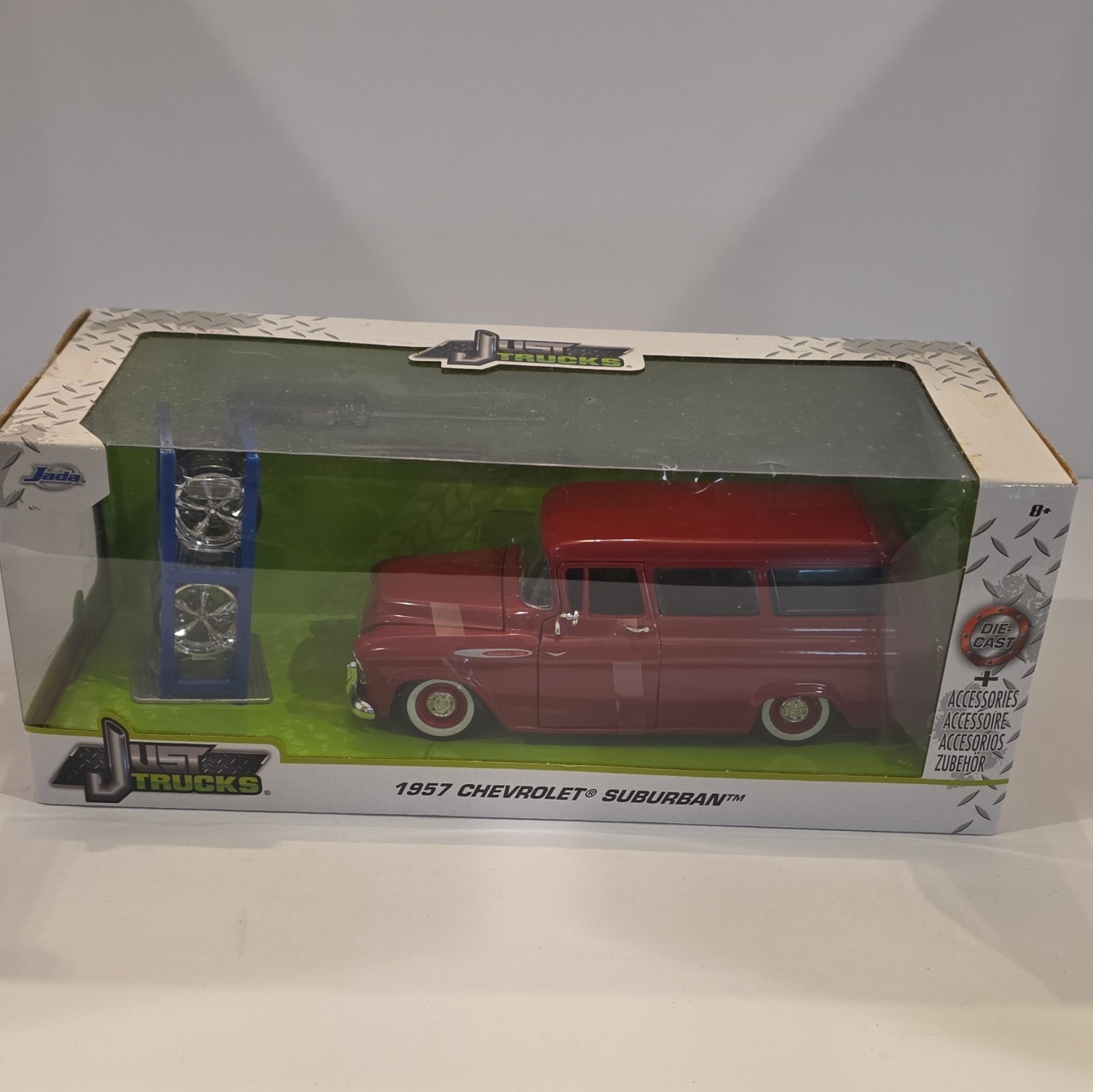 Jada Toys Just Trucks 1:24 1957 Chevrolet Suburban Diecast Red Unopened Box