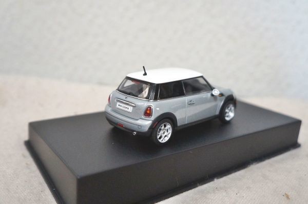Autoart Mini Cooper 2006 1/43 Car