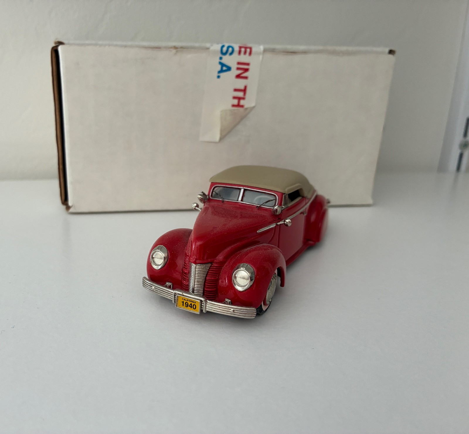 Design Studio 1/43 1940 Red Ford Custom Convertible MIB