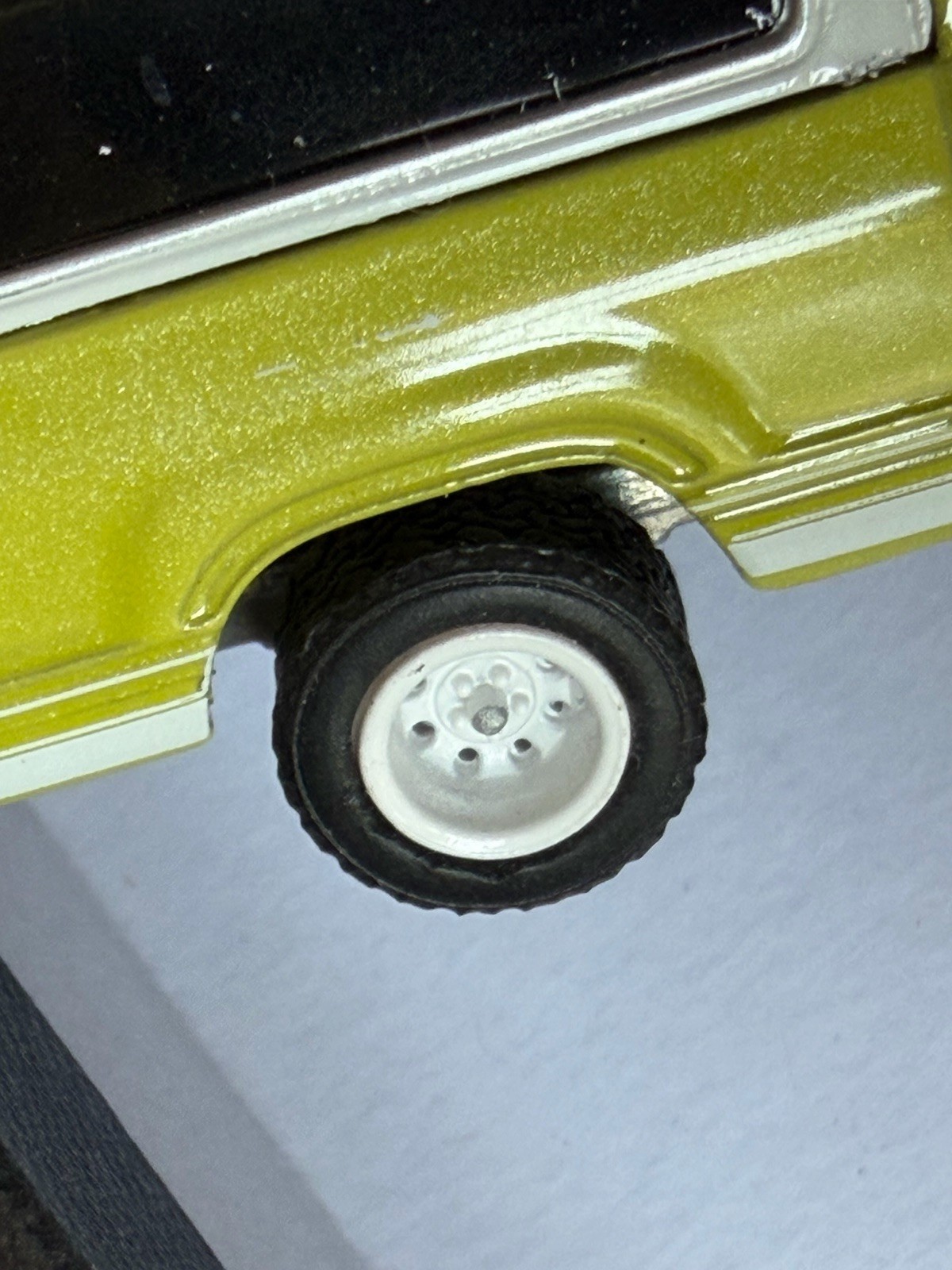 Greenlight 1977 Dodge Ramcharger 1:64 All Terrain, lime-green