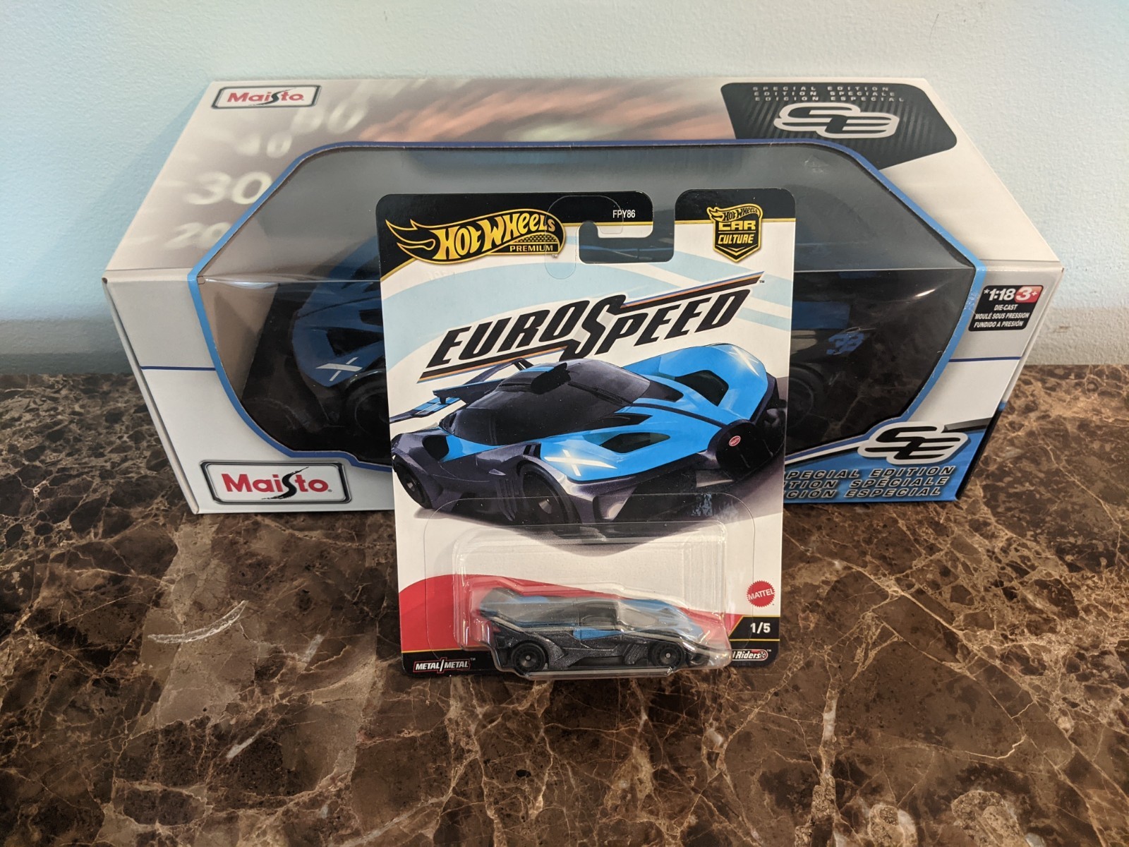 BUGATTI BOLIDE-Maisto SE-Blue/Black-1:18 + Hot Wheels Euro-Speed car-1:64