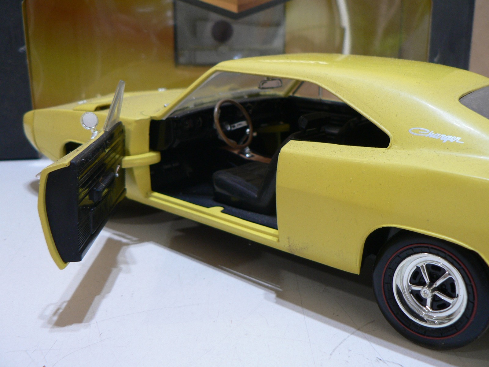 Vintage Ertl American Muscle 1969 Yellow Dodge Charger Hemi Daytona Die Cast