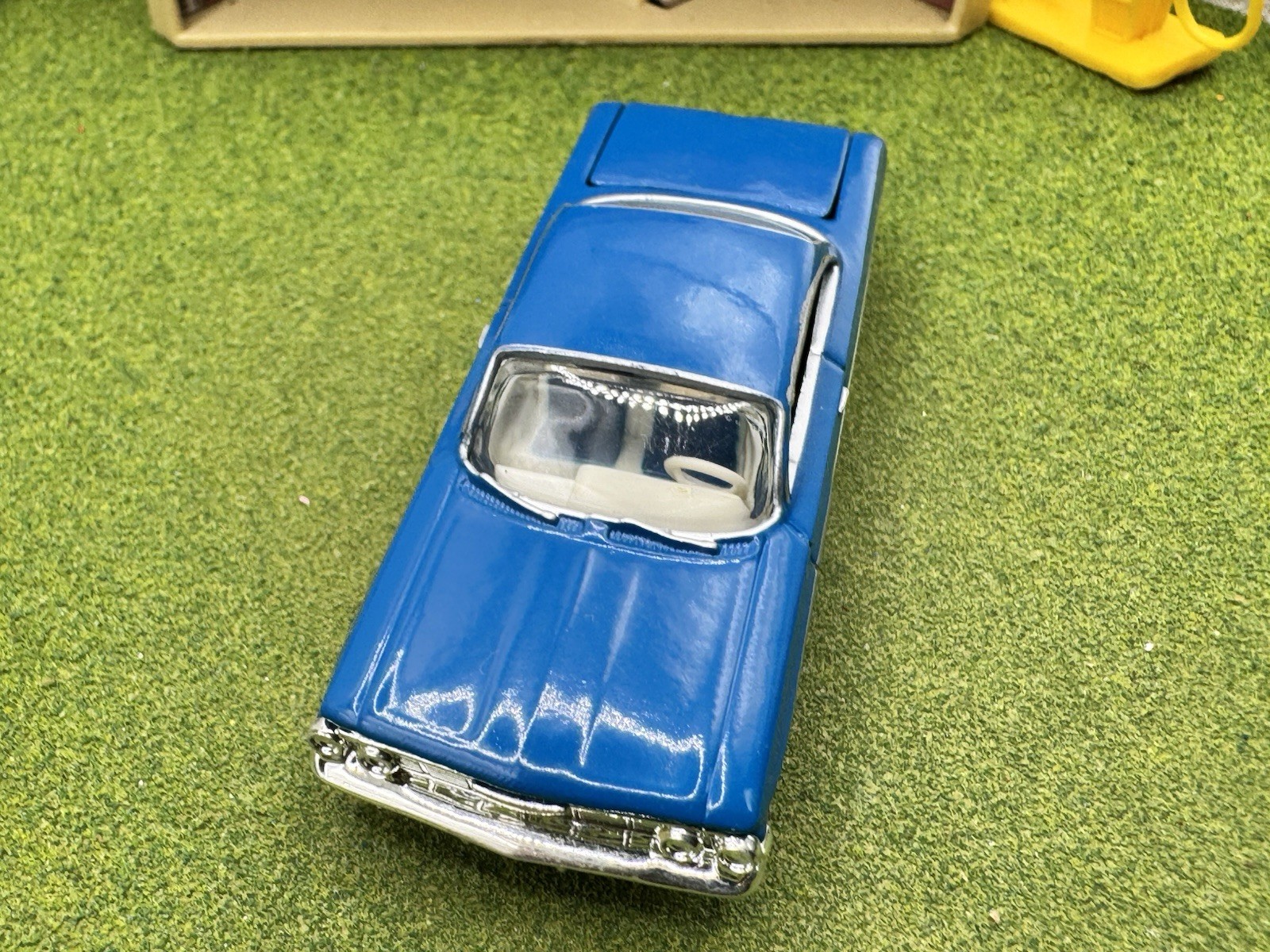 Revell 1961 Chevy Impala Diecast Car NM 1/64th Scale Issue #69 GM 2001