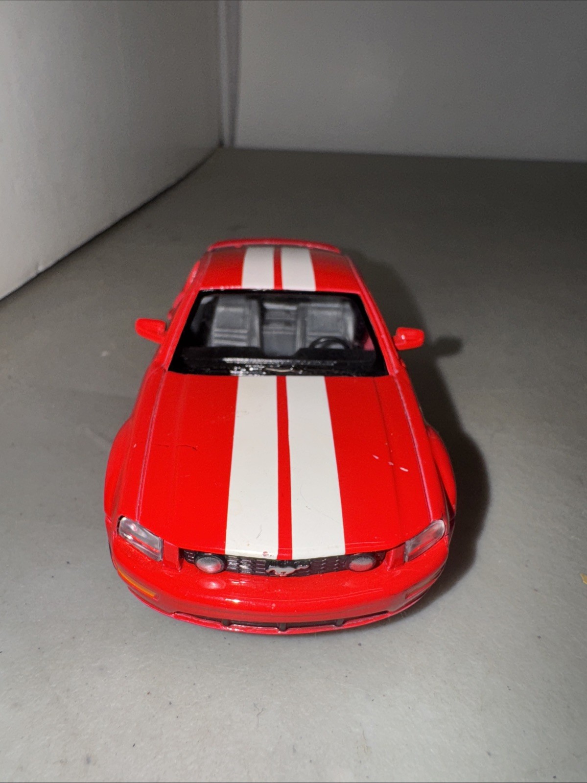 2006 Kinsmart Kintoy 1:32 Die Cast Ford Mustang Pull Back Action Toy Car Red