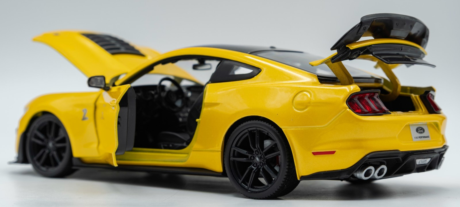 Maisto 1:18 Scale Special Edition – 2020 Mustang Shelby GT 500 Metallic Yellow
