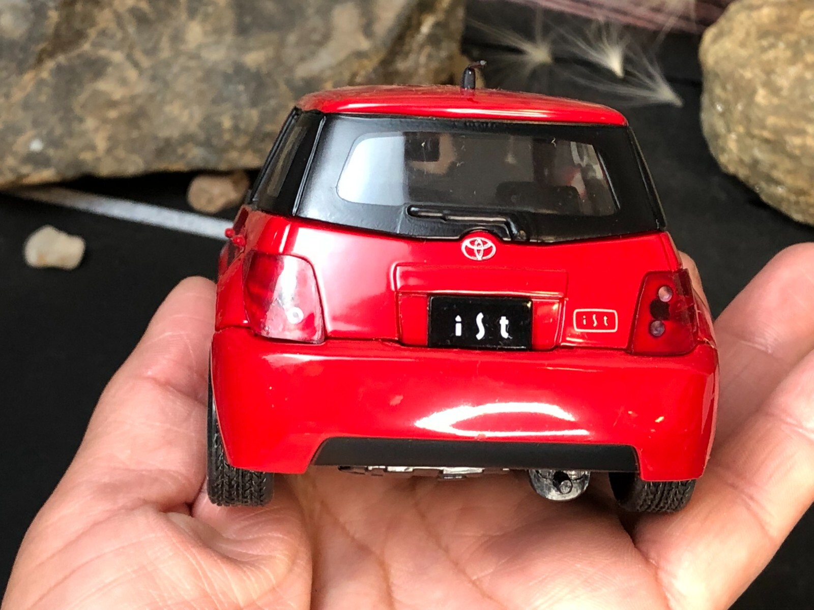 Imperfect 1:24 Diecast Car RED TOYOTA IST Official Licensed Product AS-IS