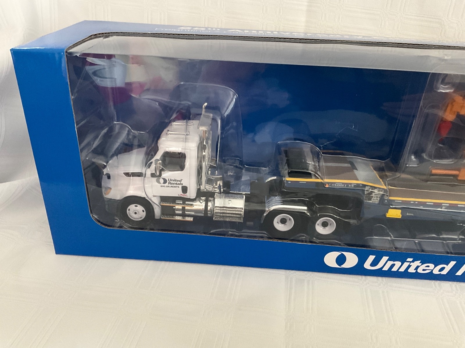 FIRST GEAR UNITED RENTALS FREIGHTLINER CASCADIA W/LANDOLL BRODERSON IC-200 1:34