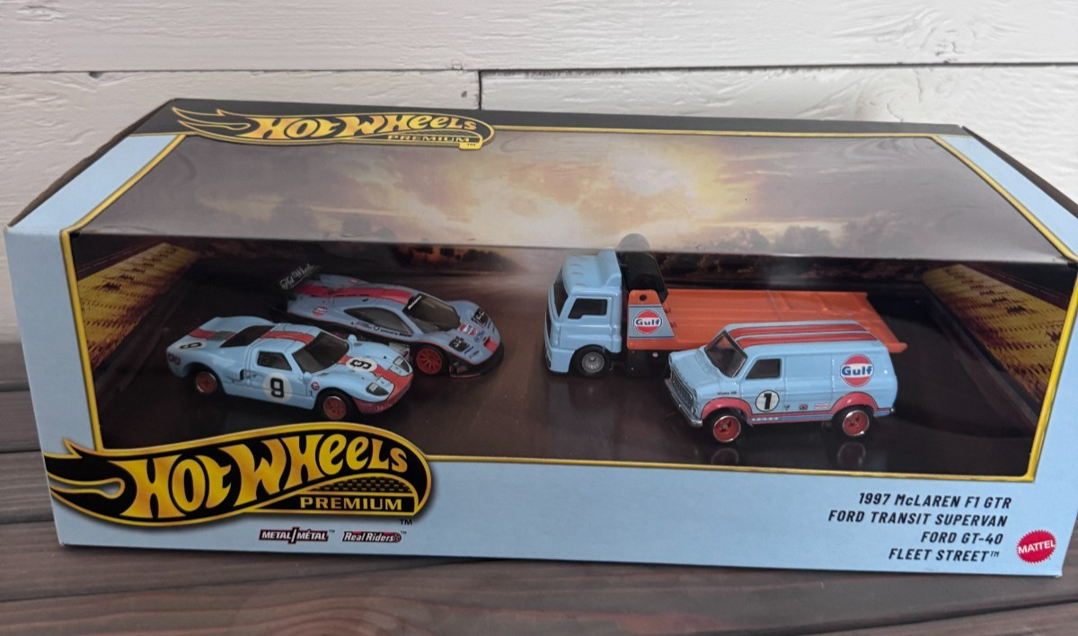 Hot Wheels Premium GULF Diorama Set McLaren F1 Ford GT-40 Supervan Fleet Street