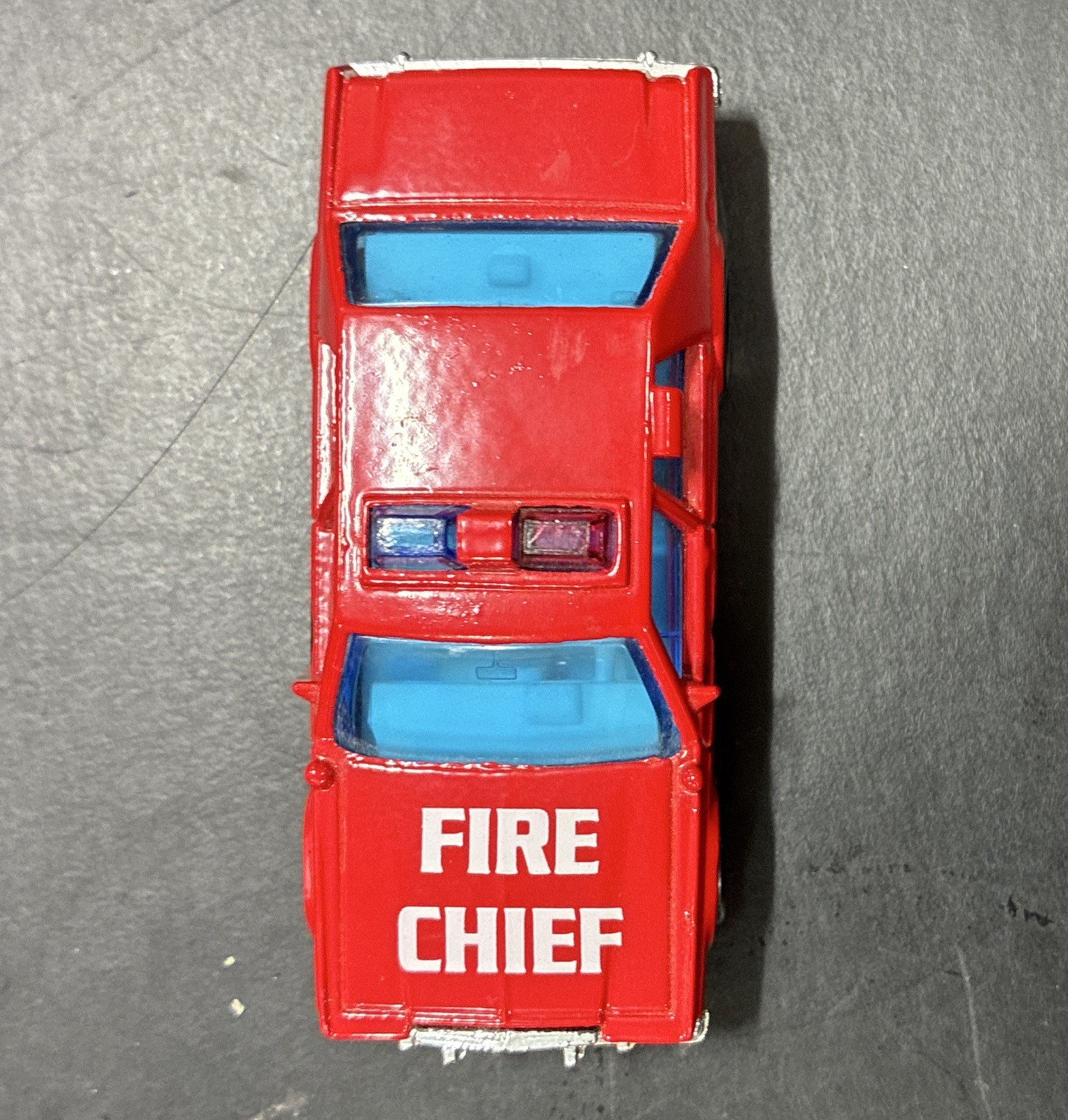 Matchbox 1:64 1987 Ford LTD Fire Chief Red Diecast Car Emergency Lights