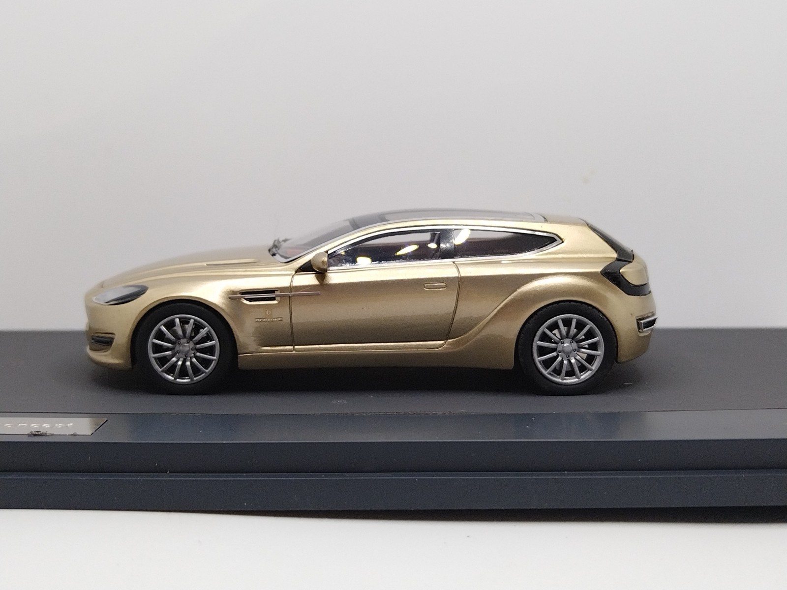 MATRIX 1/43 Aston Martin Bertone AM Jet 2 Concept 2013. Wow Rare!