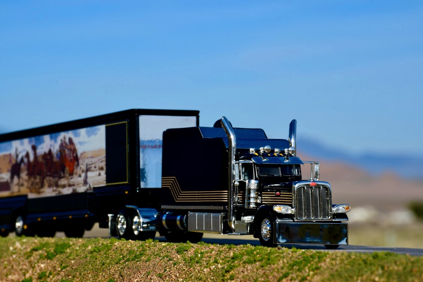 1/64 DCP Smokey and the Bandit Peterbilt 389 with standup custom built sleeper