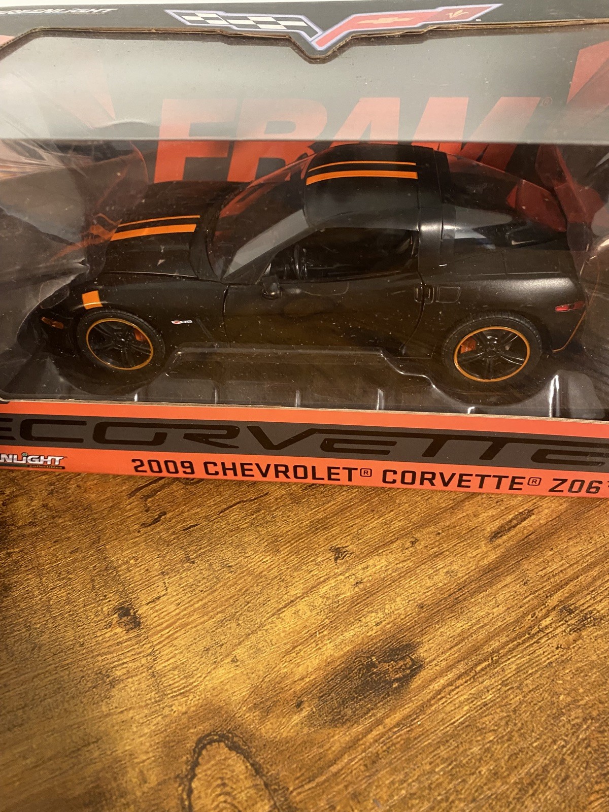 1/24 GREENLIGHT FRAM OIL 2009 CHEVROLET CORVETTE Z06 BLACK W/ORANGE STRIPS