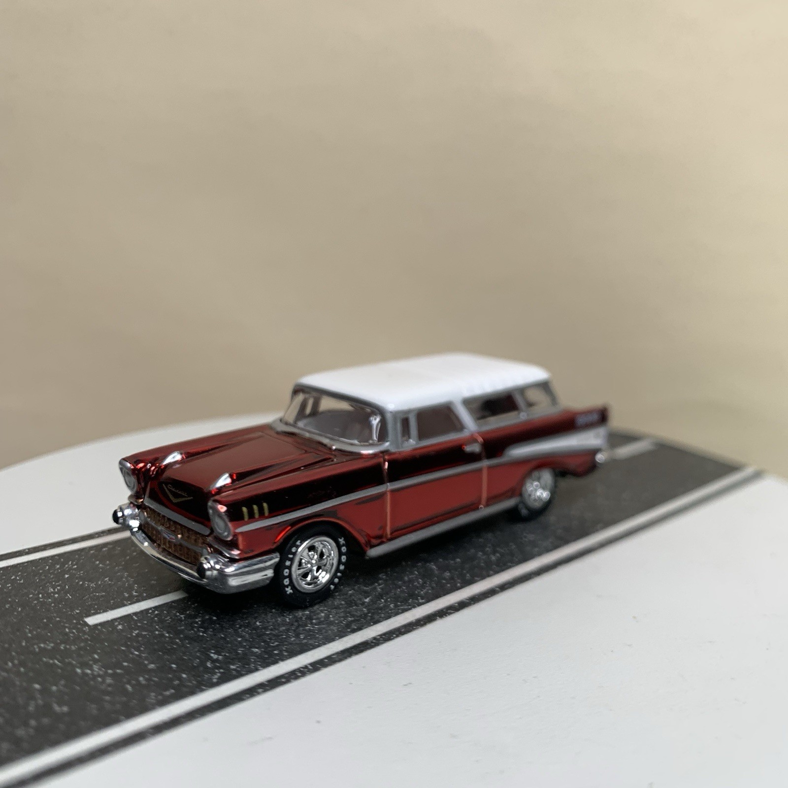 2002 Johnny Lightning Holiday Classics 1957 Chevy Nomad Wagon Red Chrome 1:64 NM