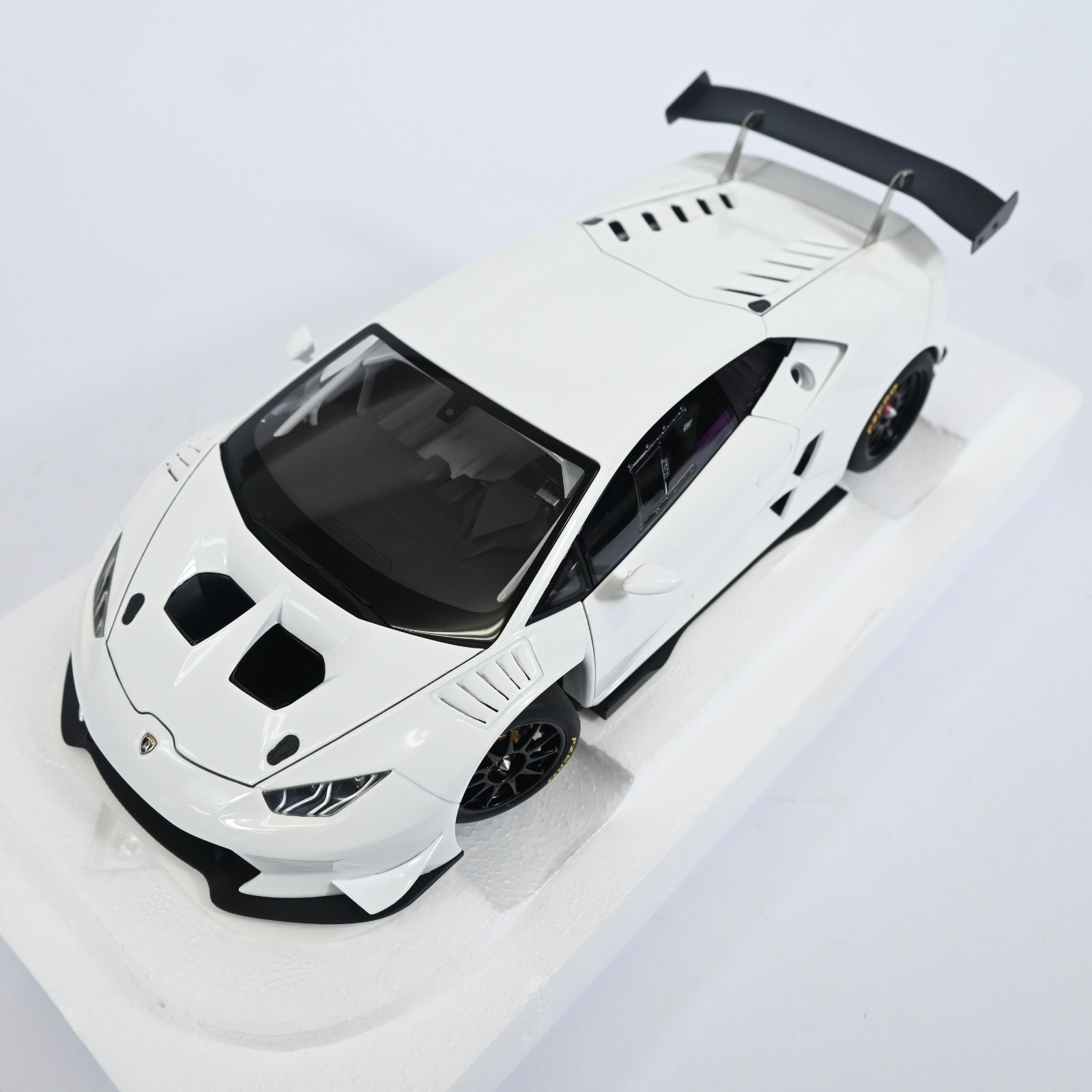 AUTOart 1/18 Lamborghini Huracan LP620-2 Super Trofeo White Diecast Model Car