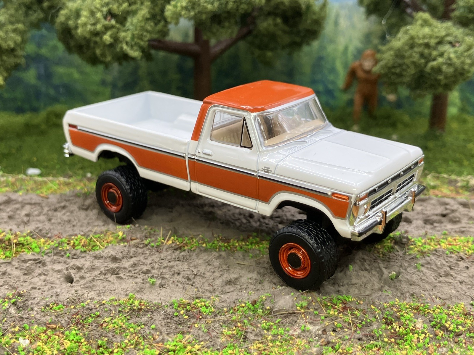1977 Ford F-150 Ranger Explorer Lifted 4×4 Truck 1/64 Diecast Custom Greenlight