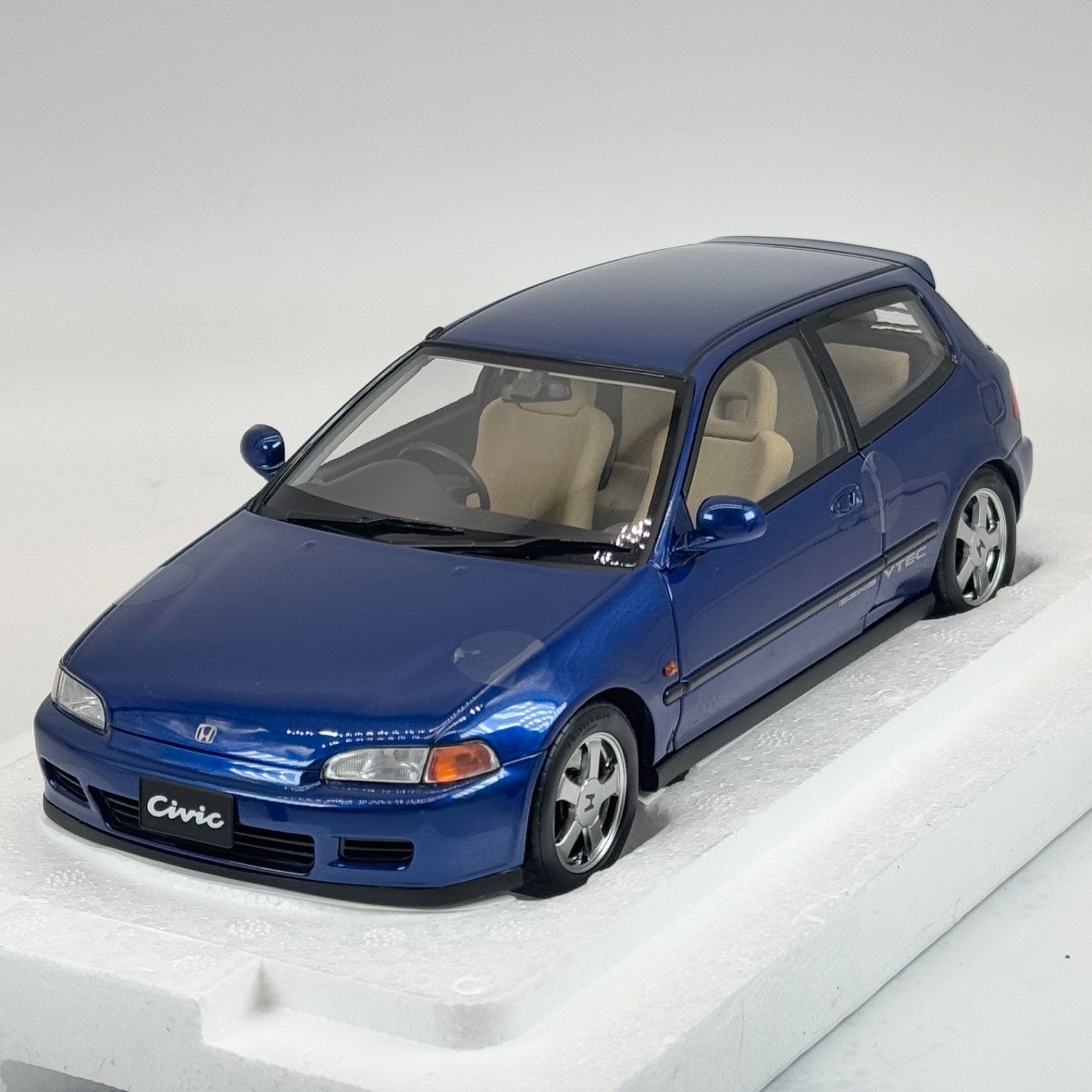 *BRAND NEW* LCD 1/18 Honda Civic EG9 MK5