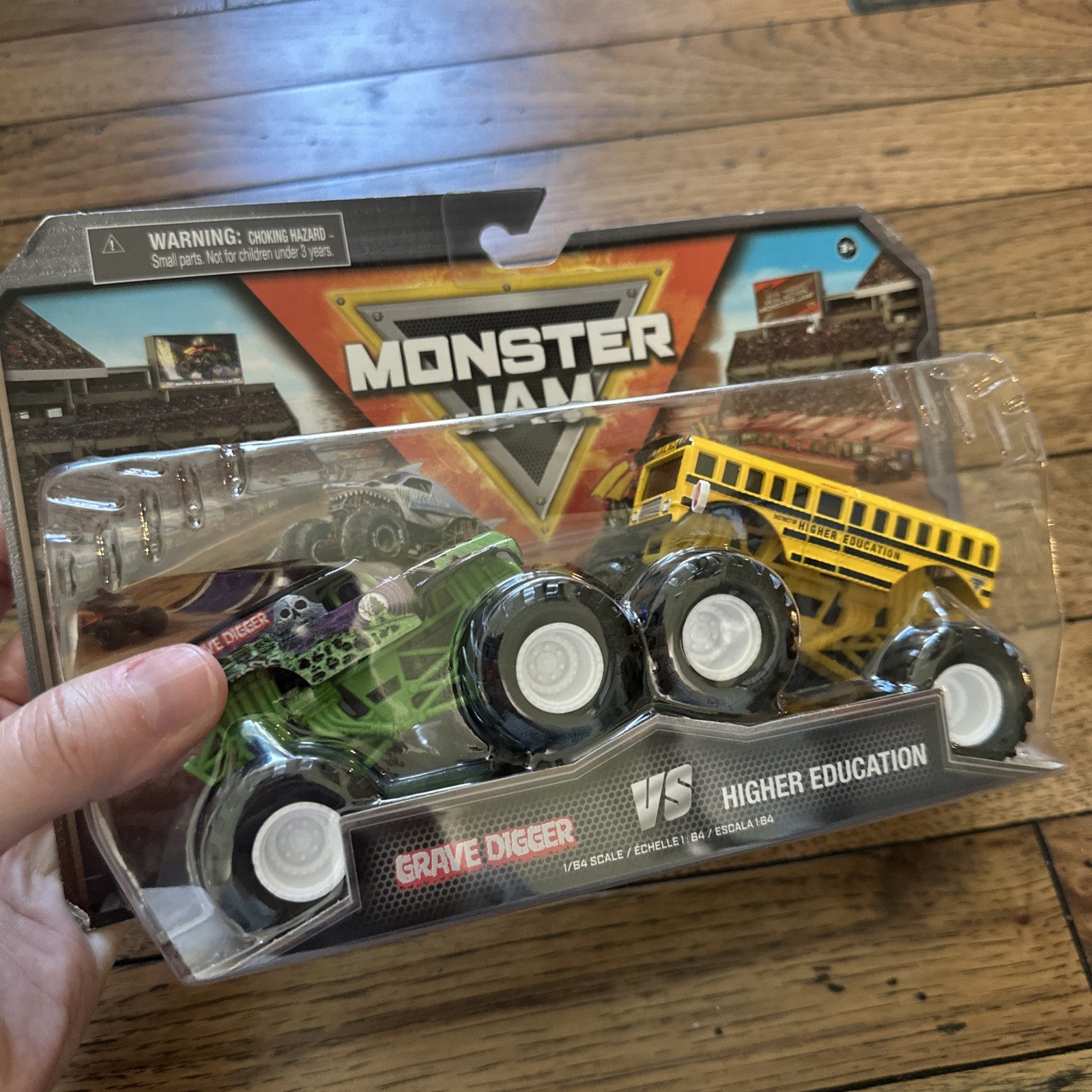 Monster Jam HIGHER EDUCATION VS GRAVE DIGGER Trucks Spin Master New