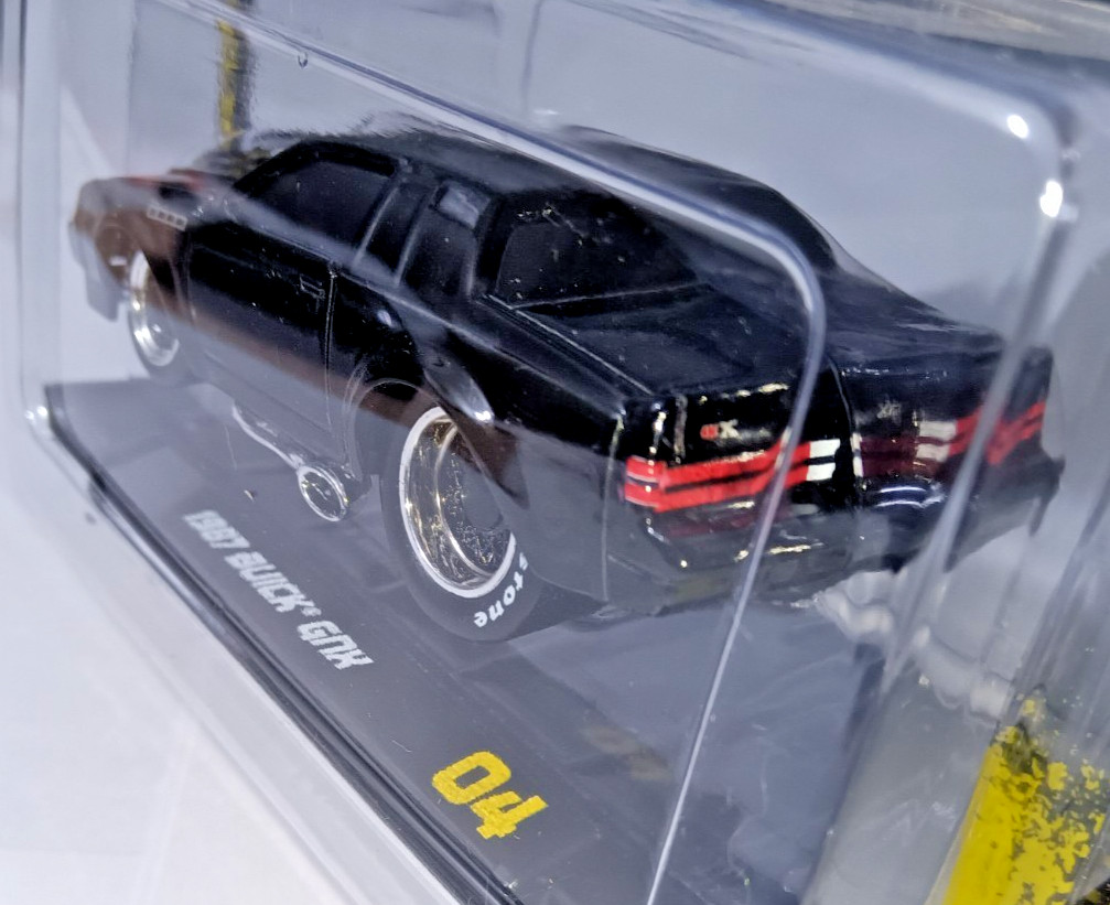 1:64 FIRESTONE TIRES EDITION 1987 BUICK GRAND NATIONAL GNX & STAND NOT PRODUCED!