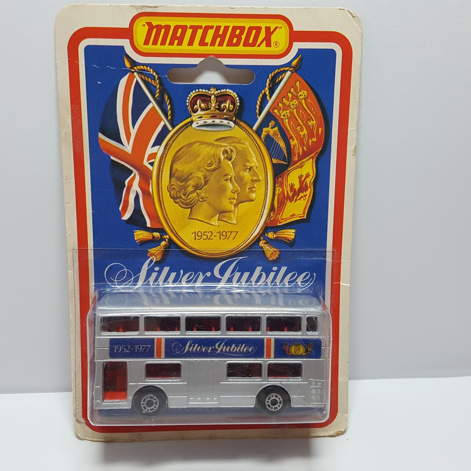 Lesney Matchbox Superfast #17 Silver Jubilee Leyland London Bus w/ Painted Base