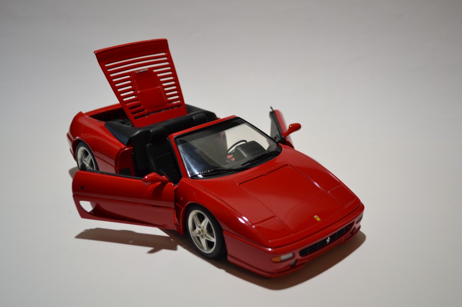 1/18 UT Models Ferrari 355 Spider Rosso Corsa No Box